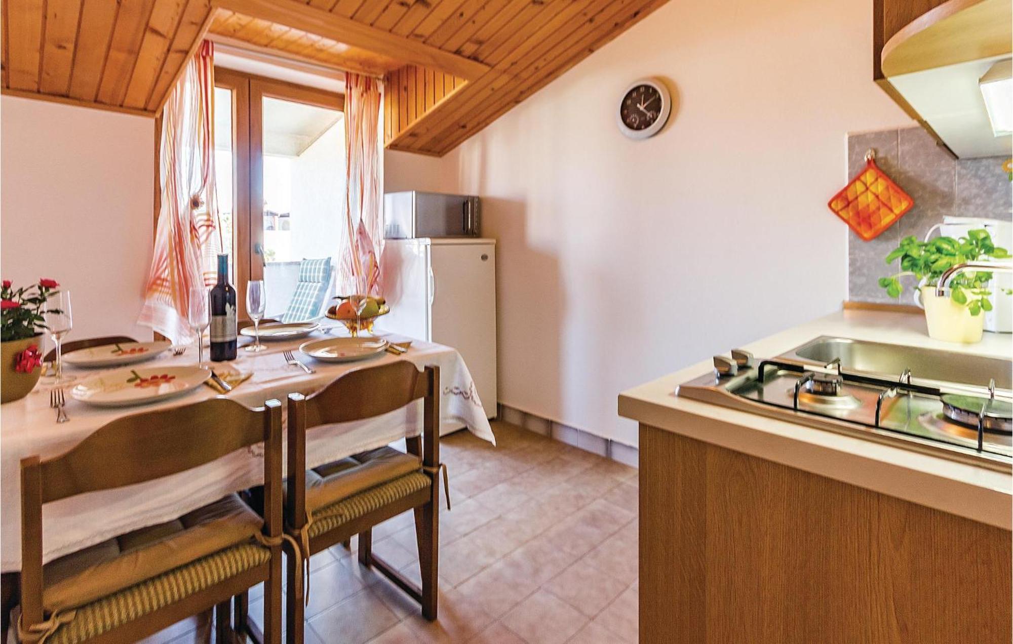 Beautiful Apartment In Pula With Kitchen Kültér fotó