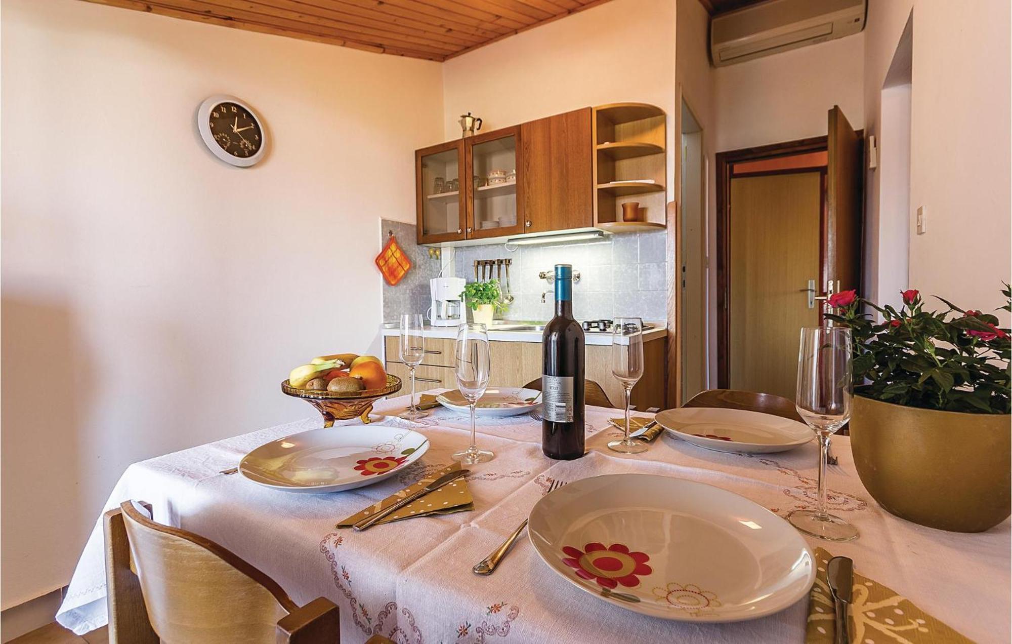 Beautiful Apartment In Pula With Kitchen Kültér fotó
