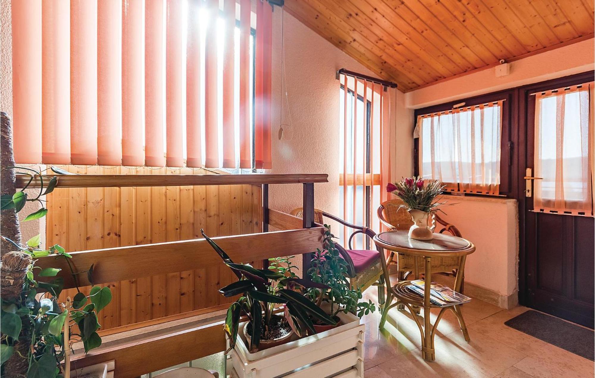 Beautiful Apartment In Pula With Kitchen Kültér fotó