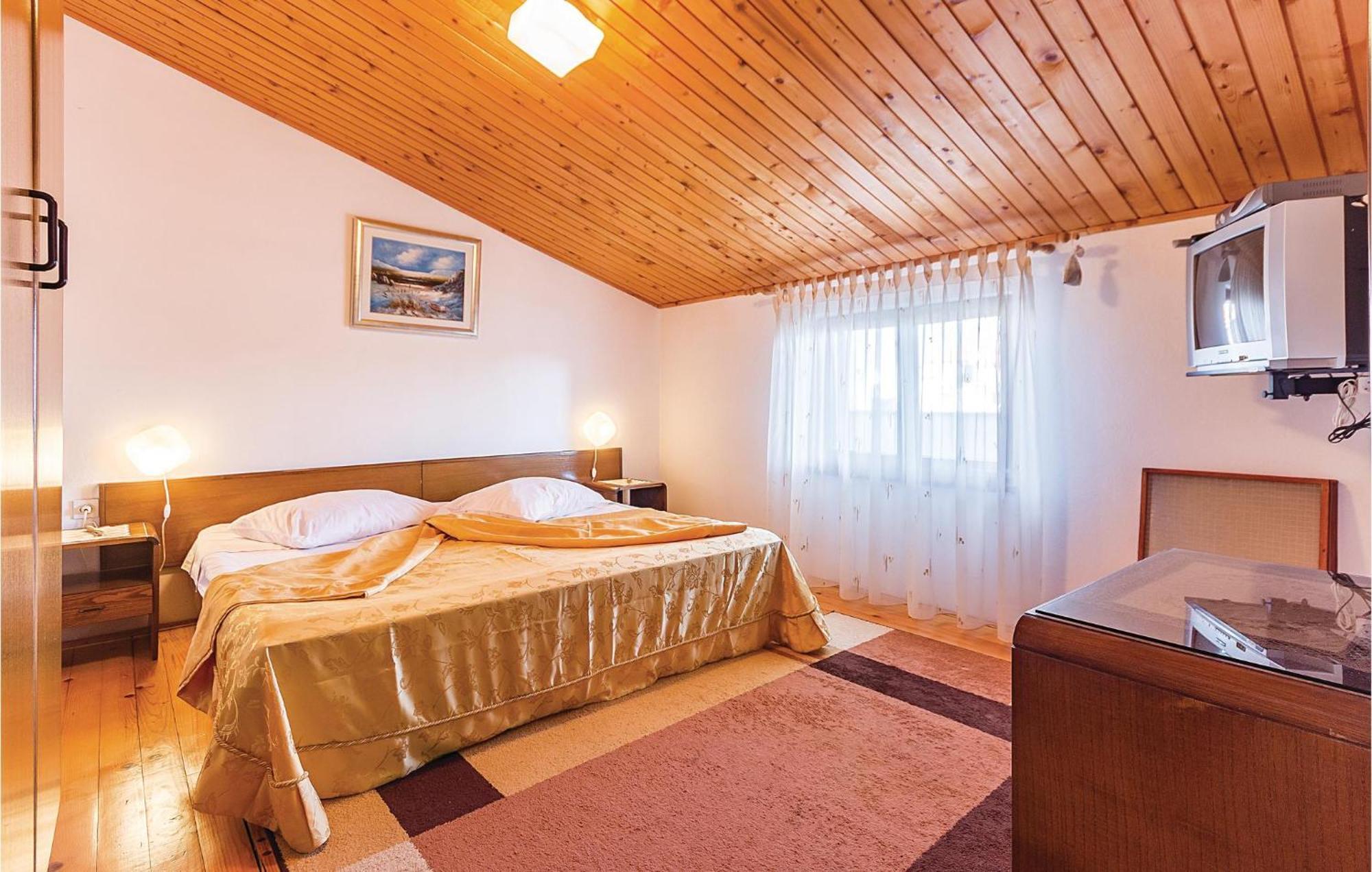 Beautiful Apartment In Pula With Kitchen Kültér fotó